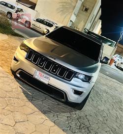 جیپ گراند شیرۆکی